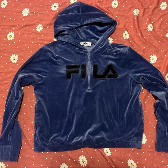 Large FILA purple hoodie. This sweatshirt has 2 pockets and and zipper - Picture 2 of 4